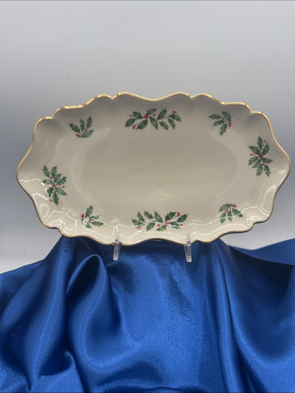 Lenox Holiday Scalloped Medium Tray, a part of the Lenox Holiday collection.